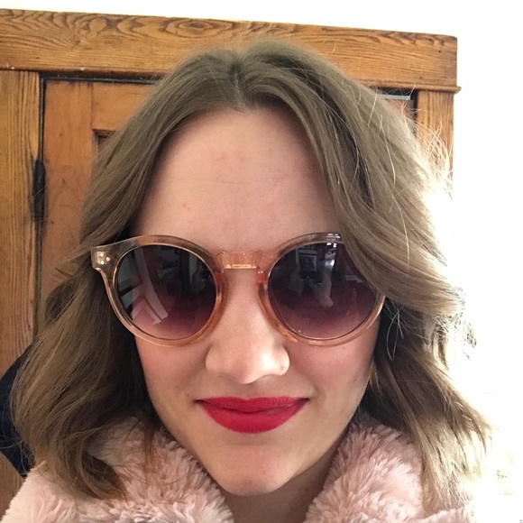 Meet your Posher, Liz - Picture 1 of 1